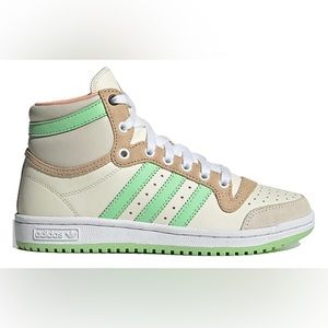 EUC adidas Top Ten Hi
Star Wars The Mandalorian The Child